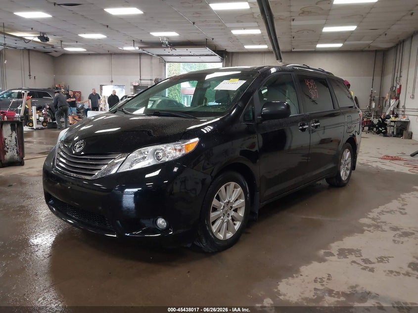 2016 Toyota Sienna, Правый бок, IAAI, VIN 5TDDK3DC4GS129805 — фото 2