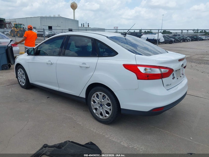 Vin: 1fahp3f2xcl466438, lot: 45936332, ford focus se 20123