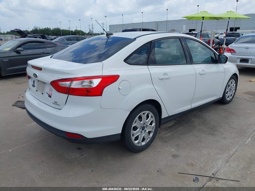 Vin: 1fahp3f2xcl466438, lot: 45936332, ford focus se 20124