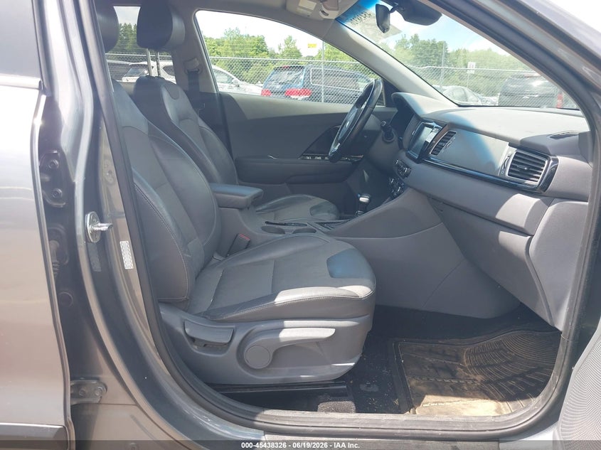 VIN KNDCC3LC4H5066822 2017 KIA NIRO EX