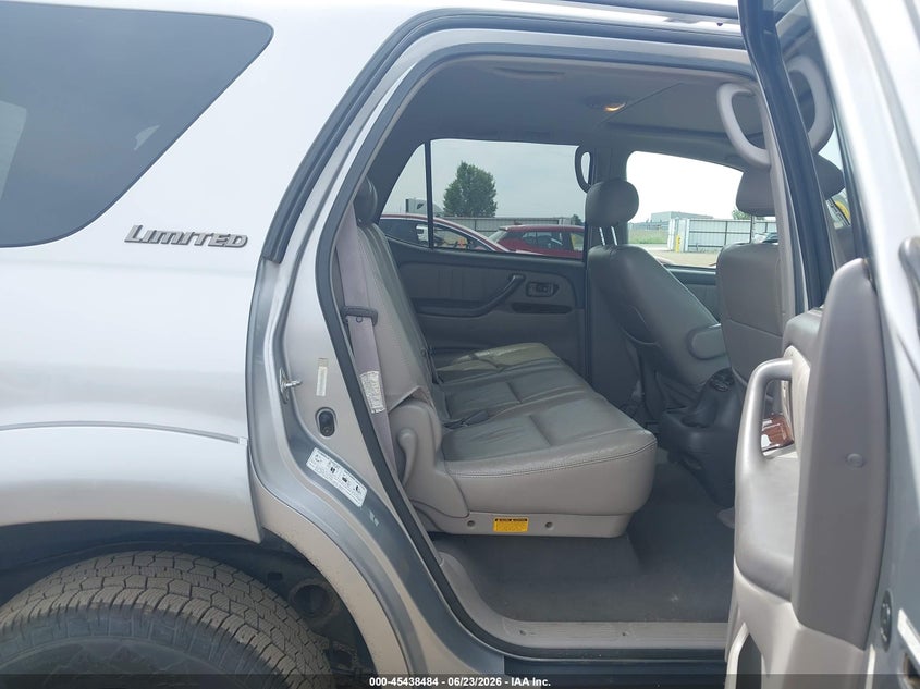 2002 Toyota Sequoia Limited V8 VIN: 5TDBT48A62S075113 Lot: 45438484