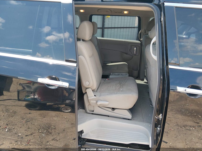 2016 NISSAN QUEST auction photo 8