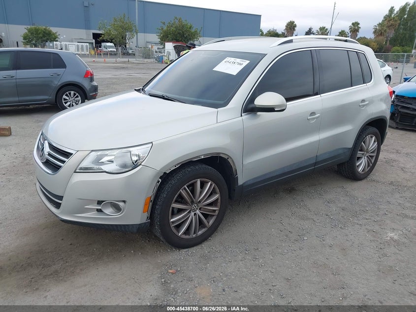 2009 VOLKSWAGEN TIGUAN auction photo 2