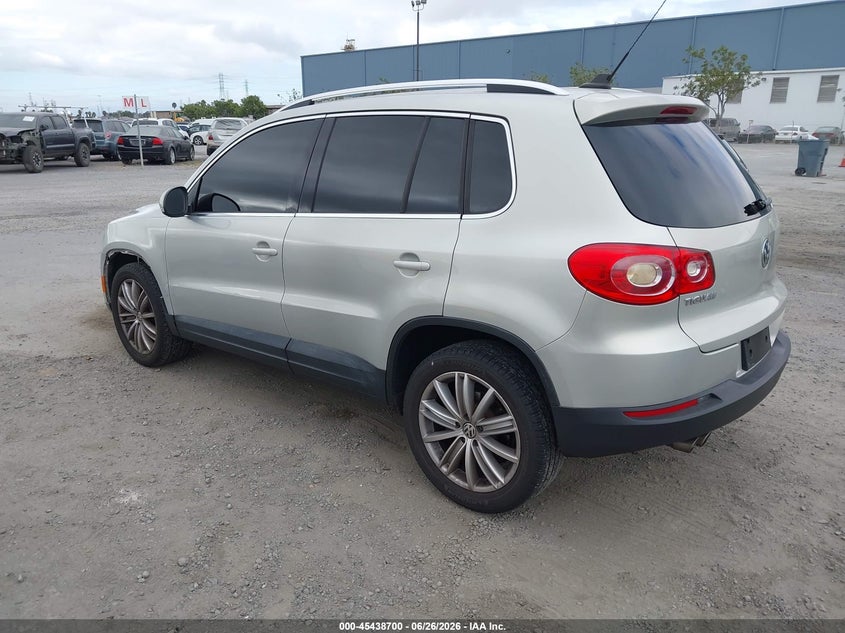 2009 VOLKSWAGEN TIGUAN auction photo 3