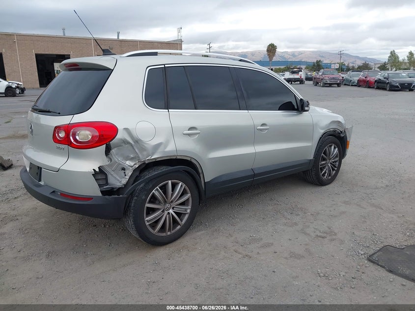 2009 VOLKSWAGEN TIGUAN auction photo 4