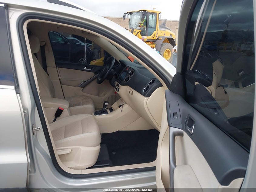 2009 VOLKSWAGEN TIGUAN auction photo 5