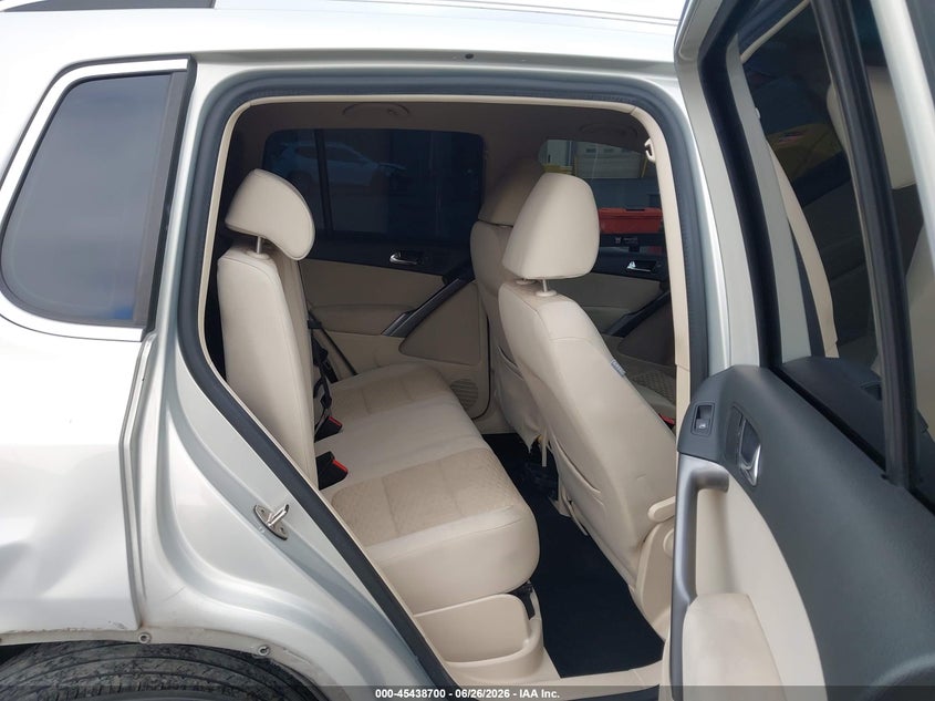 2009 VOLKSWAGEN TIGUAN auction photo 8