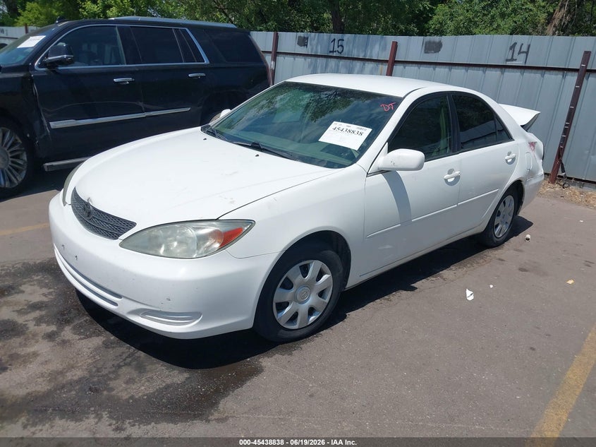 4T1BE32K42U016042 2002 TOYOTA CAMRY LE photo 1