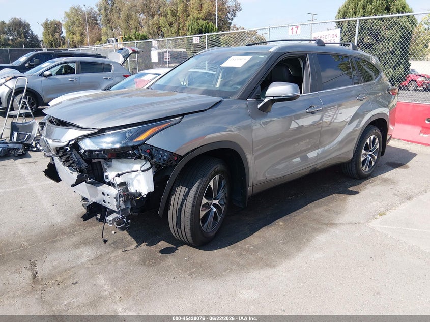 2026 TOYOTA HIGHLANDER auction photo 2