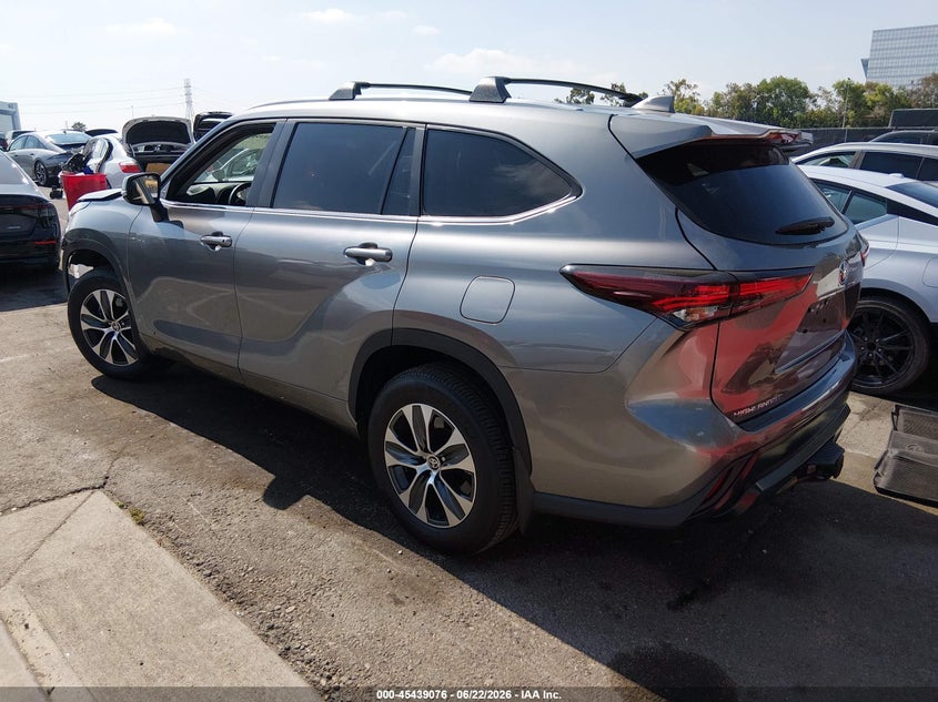 2026 TOYOTA HIGHLANDER auction photo 3