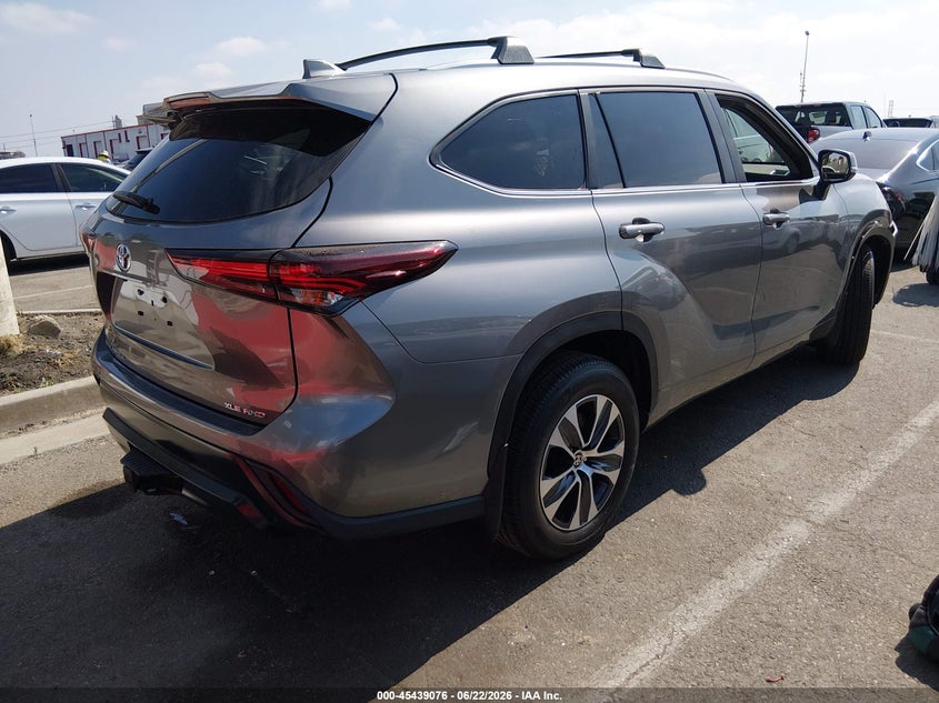 2026 TOYOTA HIGHLANDER auction photo 4