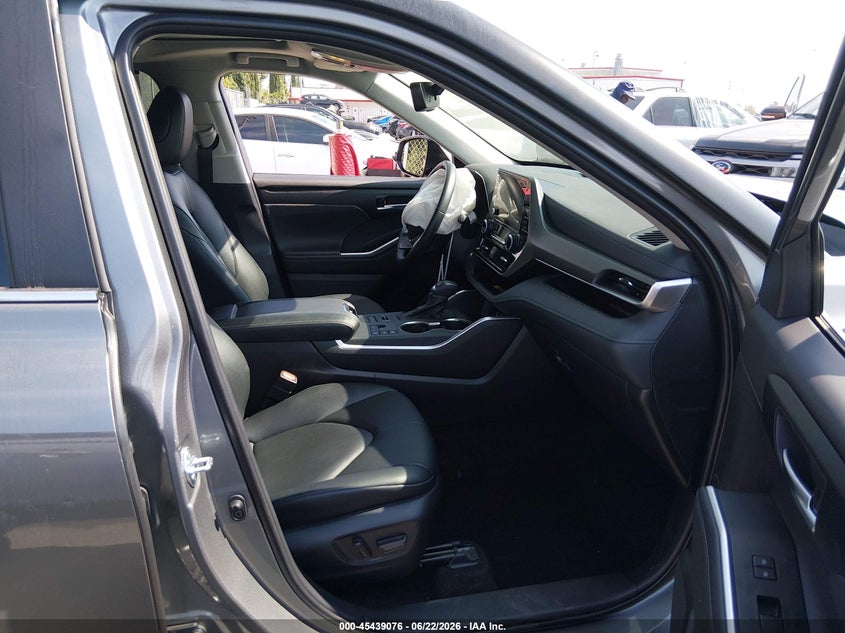 2026 TOYOTA HIGHLANDER auction photo 5