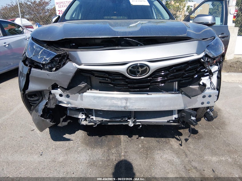 2026 TOYOTA HIGHLANDER auction photo 6