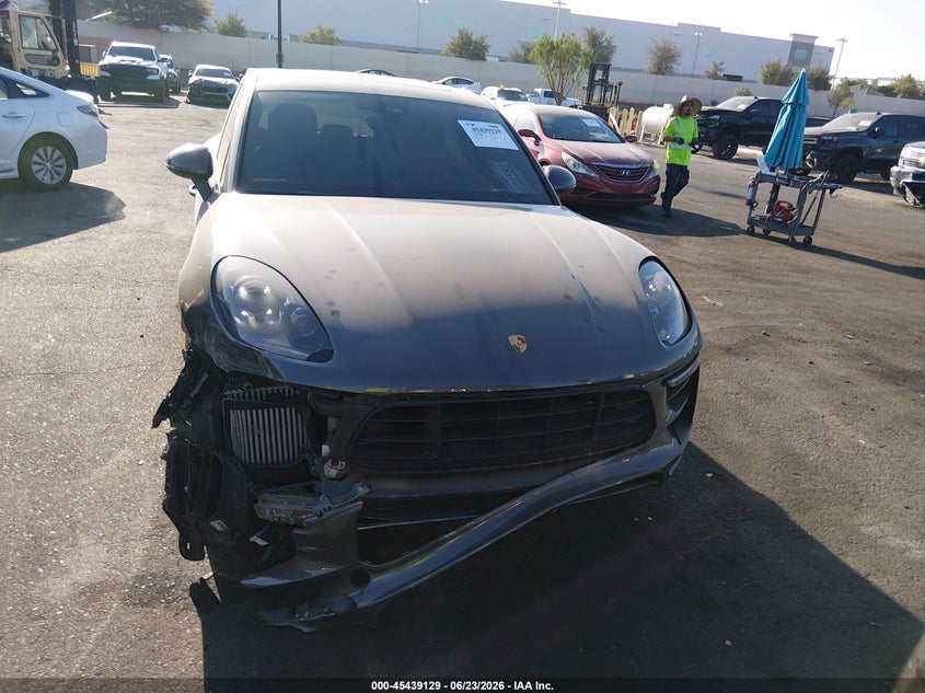 2018 Porsche Macan Gts VIN: WP1AG2A59JLB63590 Lot: 45439129