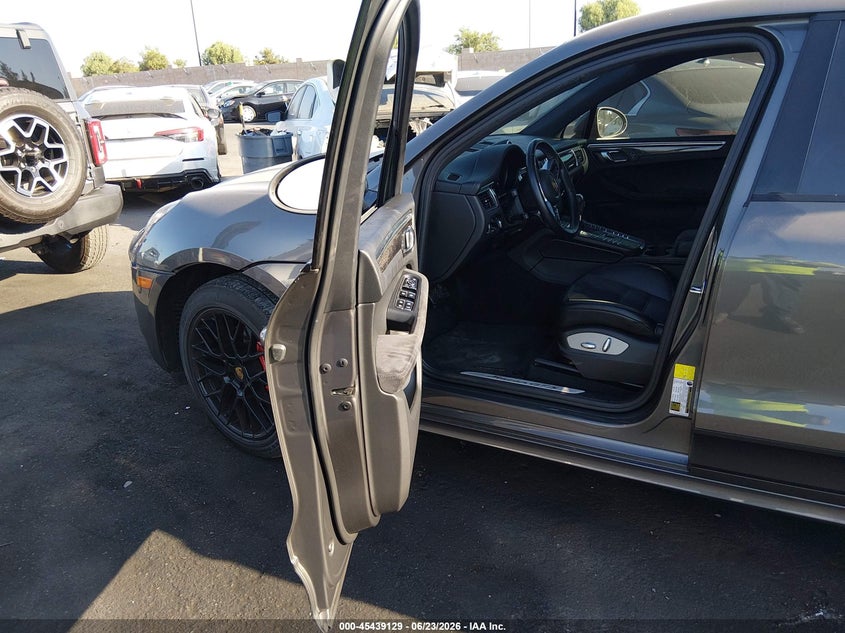 2018 Porsche Macan Gts VIN: WP1AG2A59JLB63590 Lot: 45439129