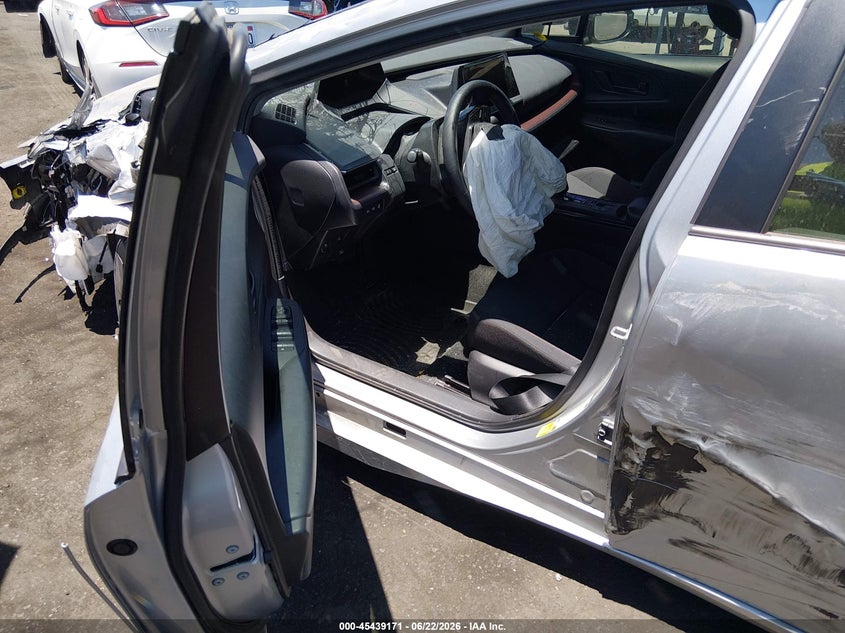 2024 TOYOTA PRIUS PRIME auction photo 5