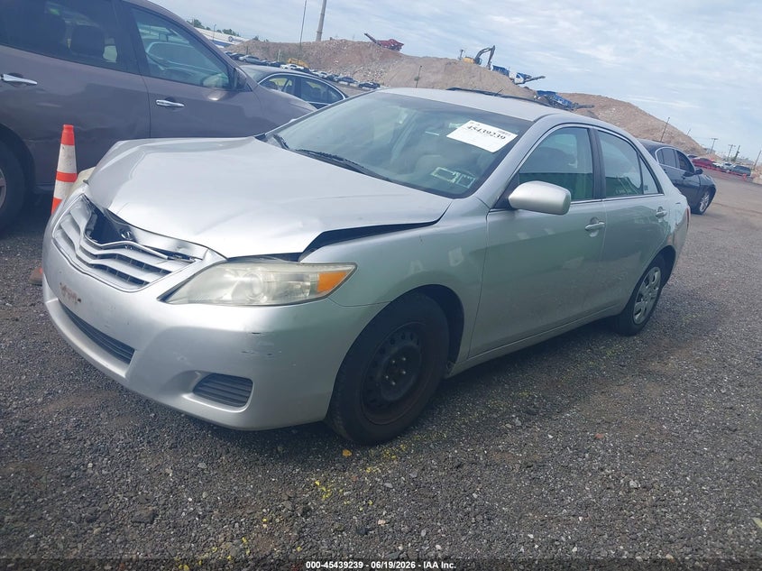 2011 Toyota Camry, Normal Wear & Tear, IAAI, VIN 4T1BF3EK7BU152528 — photo 2