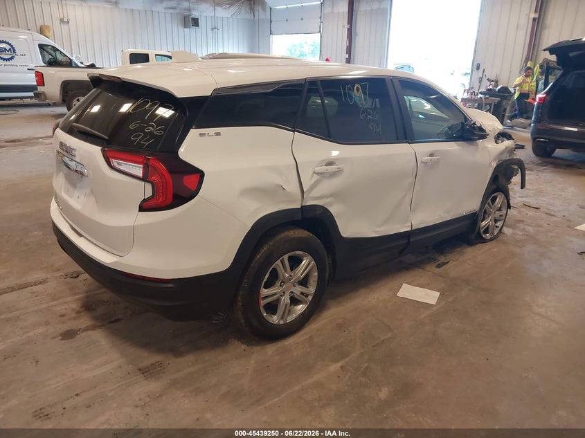 2024 GMC TERRAIN auction photo 4