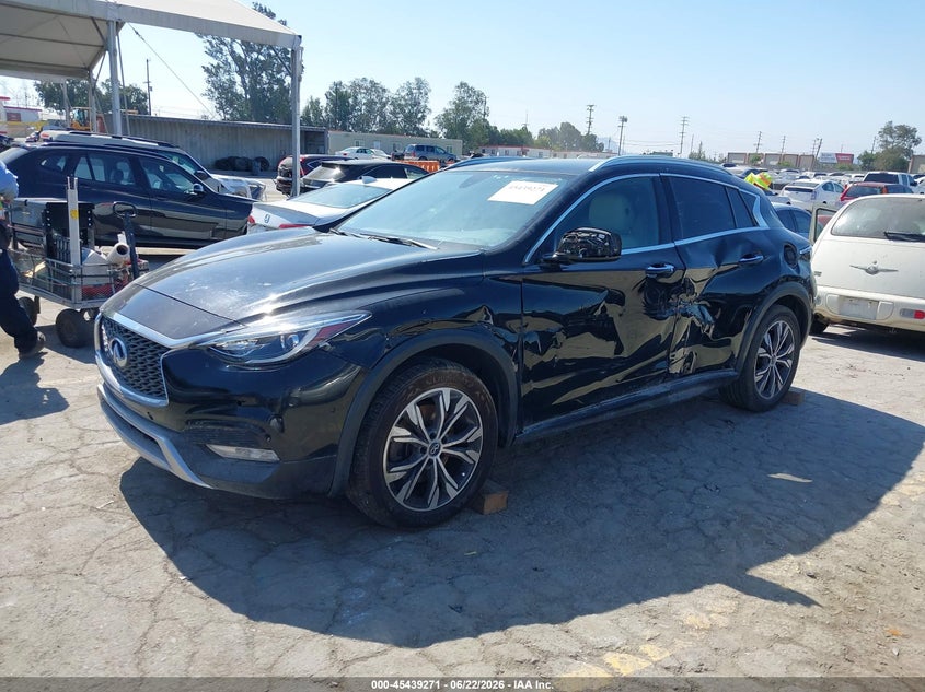 SJKCH5CR5HA022155 2017 INFINITI QX30 PREMIUM photo 1
