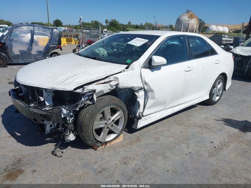 2014 TOYOTA CAMRY auction photo 2