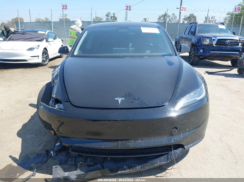 TESLA MODEL 3 - zdjęcie 11