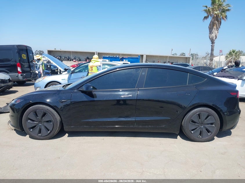 TESLA MODEL 3 - zdjęcie 13