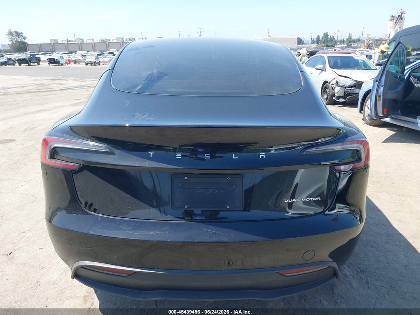 TESLA MODEL 3 - zdjęcie 15
