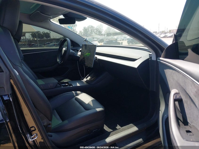 TESLA MODEL 3 - zdjęcie 5