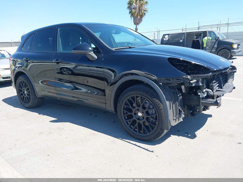 Vin: wp1aa2a24jka05736, lot: 45937656, porsche cayenne 20181
