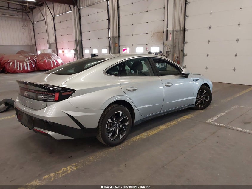 2024 HYUNDAI SONATA auction photo 4