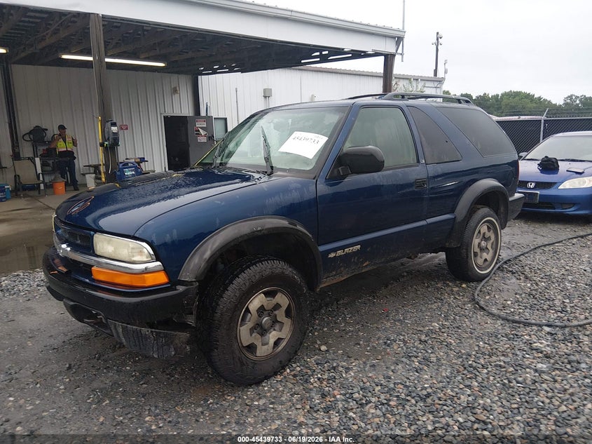 2000 CHEVROLET BLAZER auction photo 2