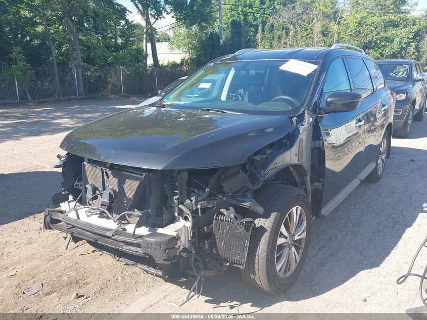 2019 NISSAN PATHFINDER auction photo 2