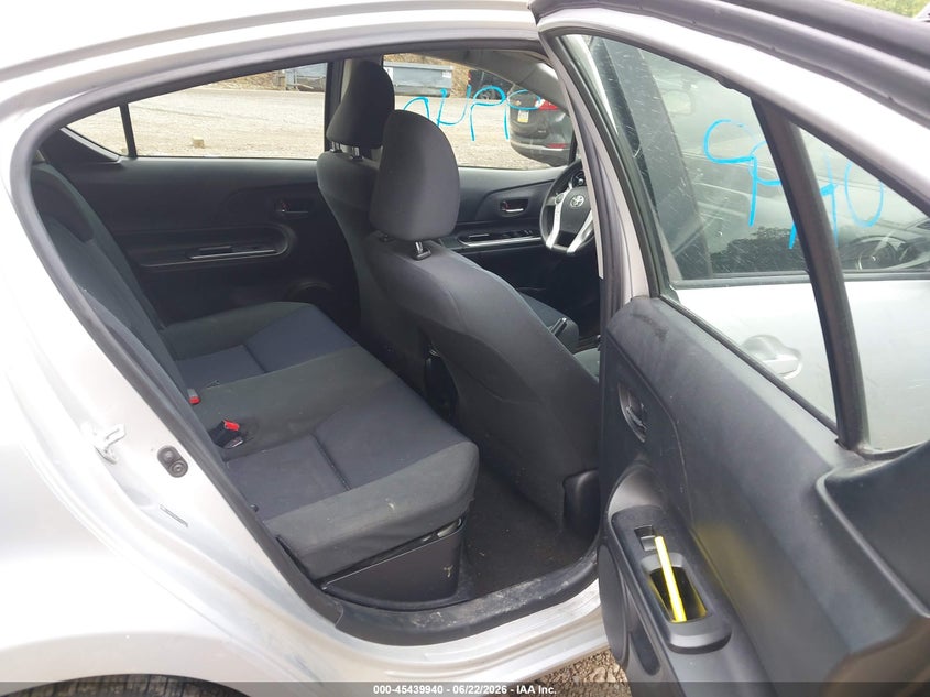 2015 TOYOTA PRIUS C auction photo 8