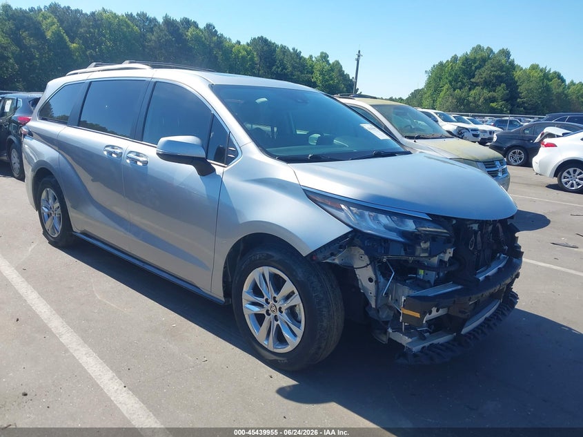 2022 Toyota Sienna Limited