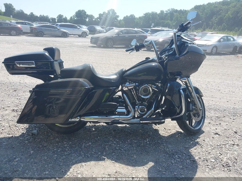 2017 Harley-Davidson Fltrxs Road Glide Special VIN: 1HD1KTC11HB638325 Lot: 45440065