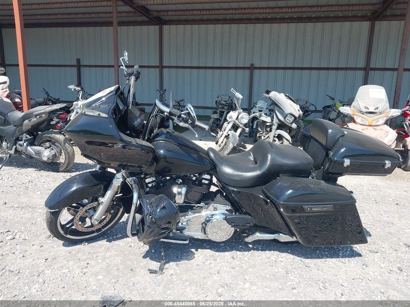 2017 Harley-Davidson Fltrxs Road Glide Special VIN: 1HD1KTC11HB638325 Lot: 45440065
