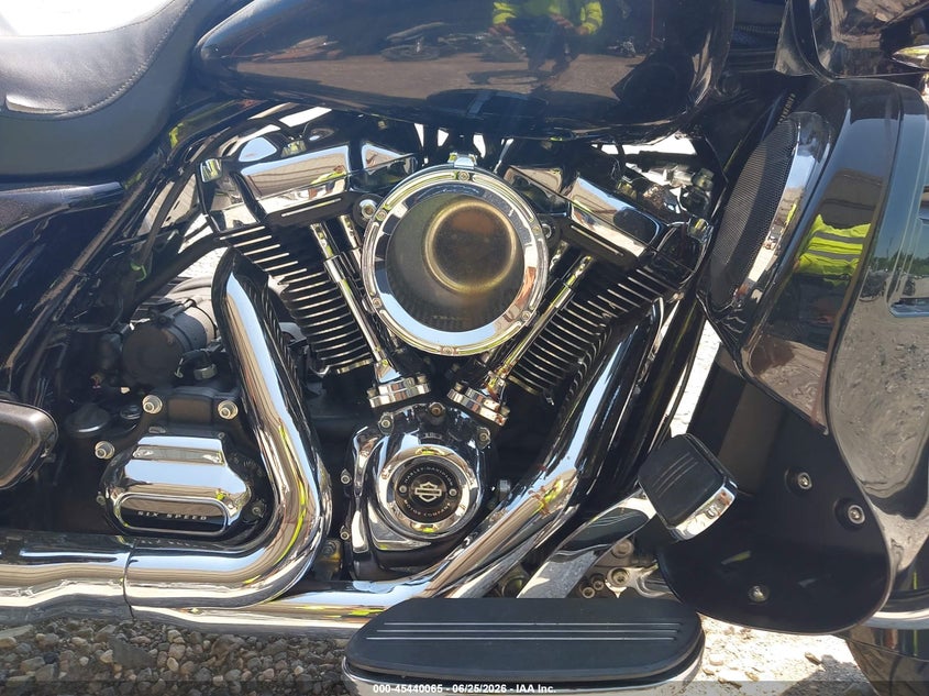 2017 Harley-Davidson Fltrxs Road Glide Special VIN: 1HD1KTC11HB638325 Lot: 45440065