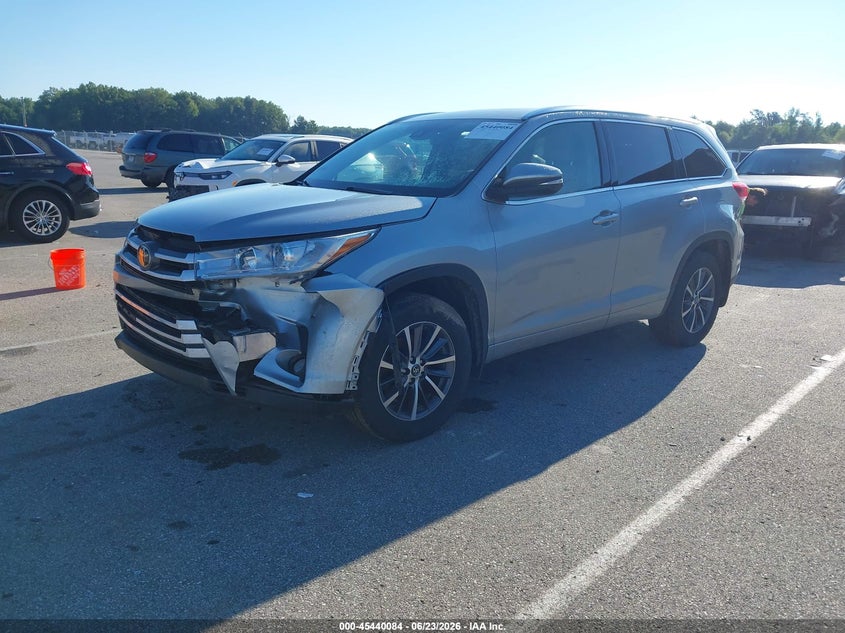 2017 TOYOTA HIGHLANDER auction photo 2
