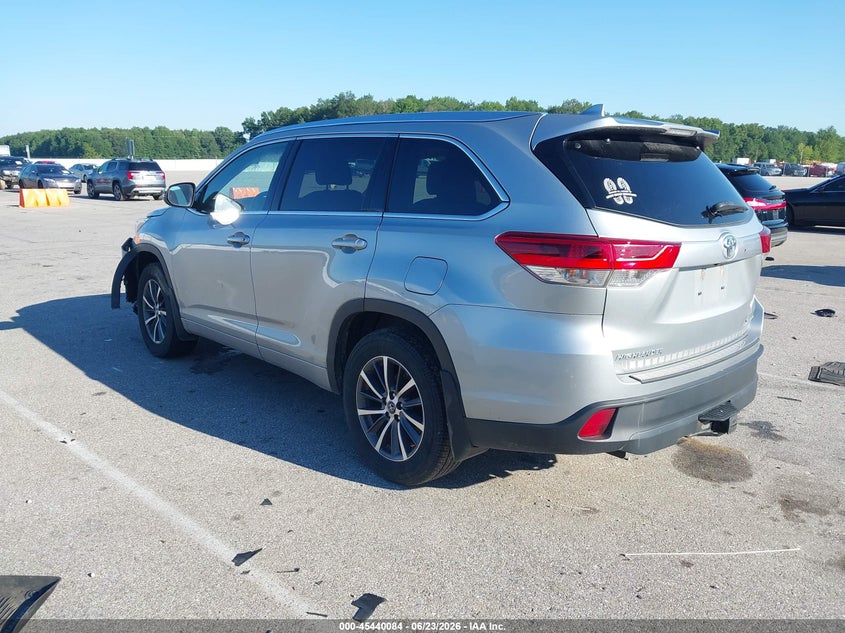 2017 TOYOTA HIGHLANDER auction photo 3