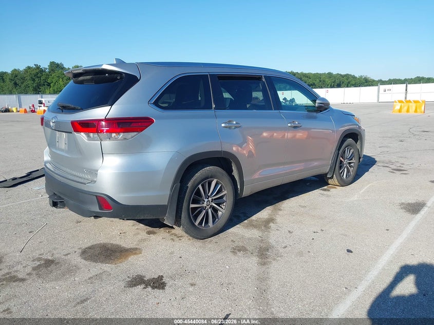 2017 TOYOTA HIGHLANDER auction photo 4