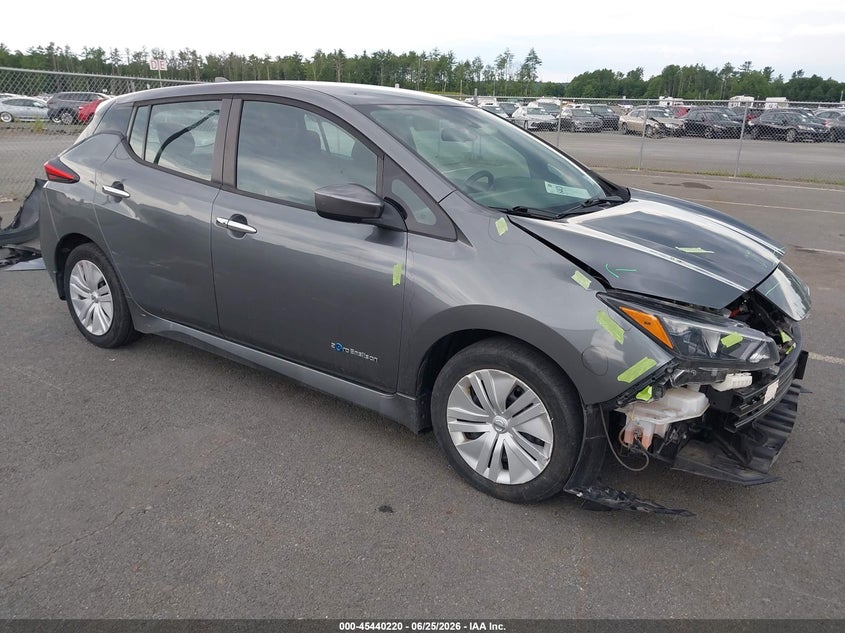 Vin: 1n4az1cp4jc302132, lot: 45938329, nissan leaf s 2018 img_1