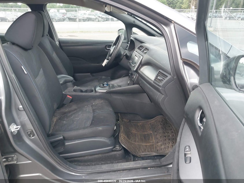 VIN 1N4AZ1CP4JC302132 2018 NISSAN LEAF S