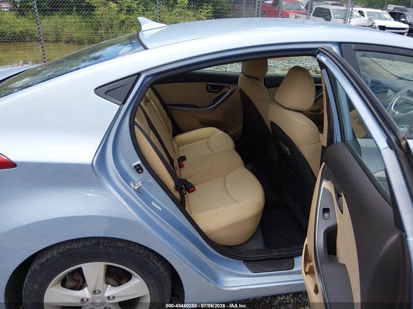 2012 HYUNDAI ELANTRA auction photo 8
