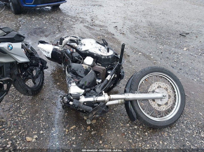 2011 HARLEY-DAVIDSON FXDC