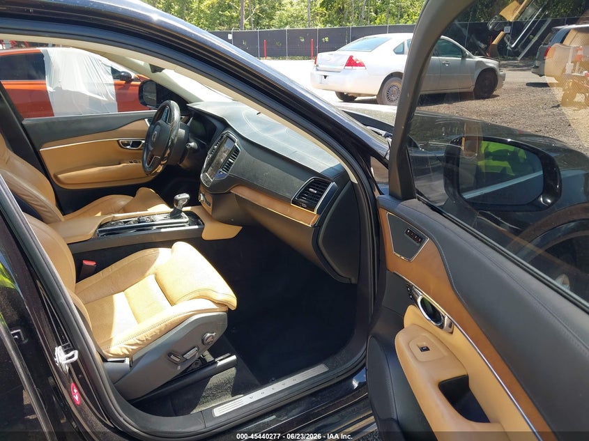 2016 VOLVO XC90 auction photo 5