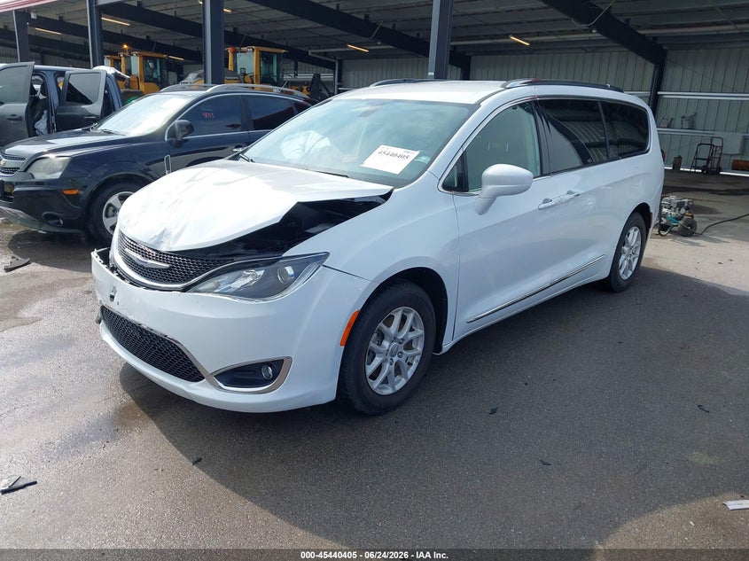 Vin: 2c4rc1bg9lr128200, lot: 45938514, chrysler pacifica touring l 20202