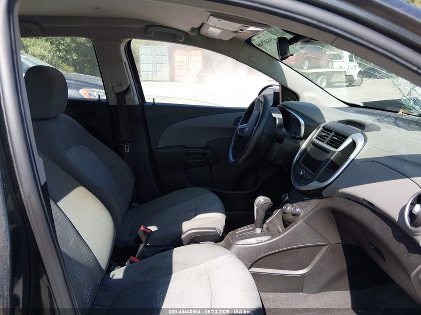 2020 CHEVROLET SONIC auction photo 5