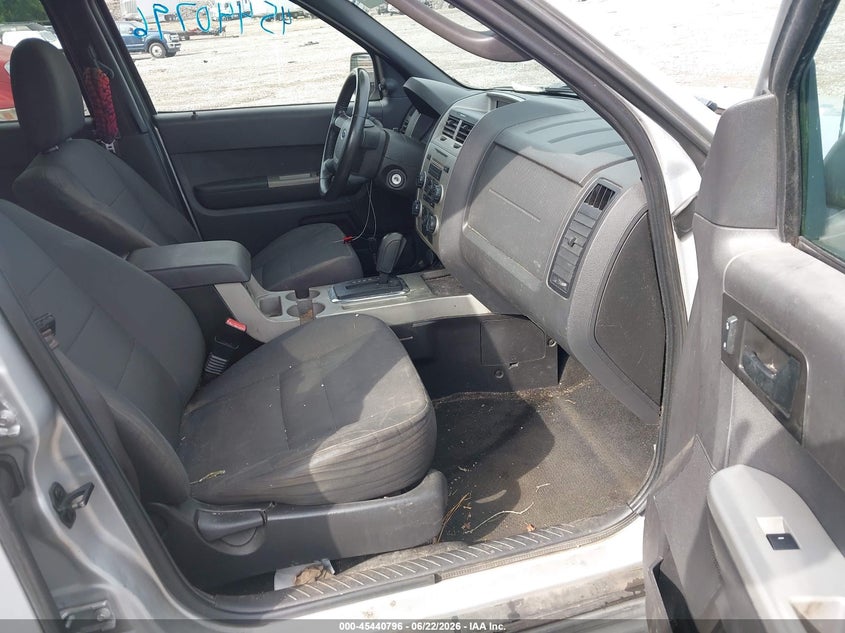2011 FORD ESCAPE auction photo 5