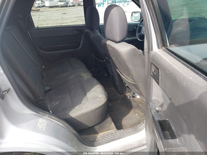 2011 FORD ESCAPE auction photo 8