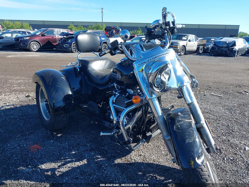 2015 HARLEY-DAVIDSON FREEWHEELER MOTO 2